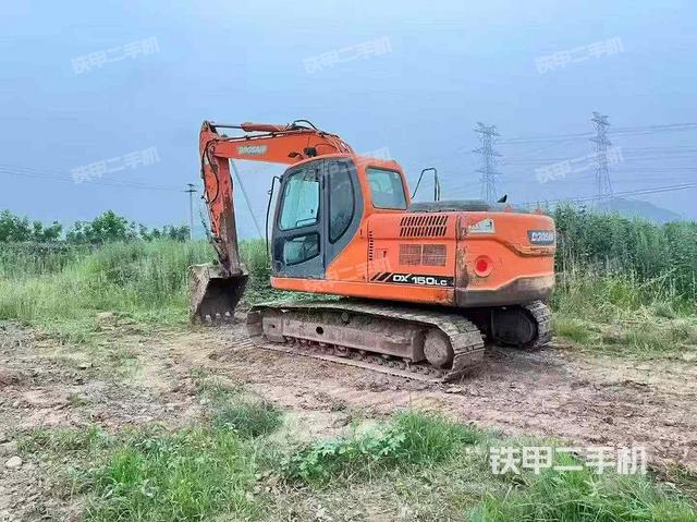 驾驶室整体(整机外观) 驾驶室整体(整机外观)