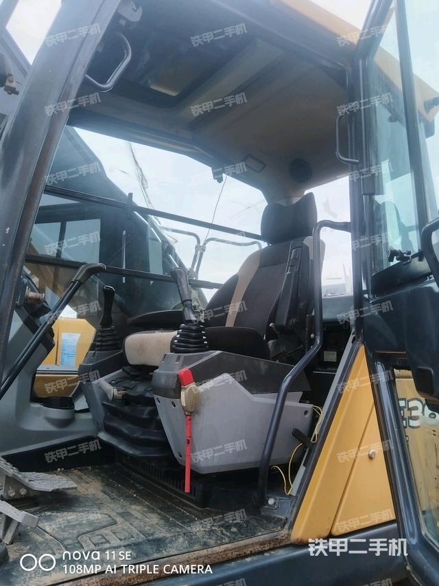 駕駛室正側(cè)（駕駛室部分）