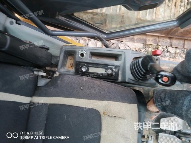 座椅左側(cè)控制臺/音響/含左手柄（駕駛室部分）