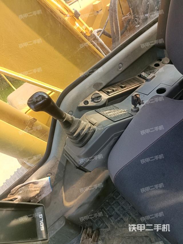 座椅右侧控制台/钥匙门/油门/含右手柄（驾驶室部分）