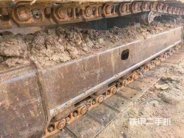 单侧履带整体(整机外观) 单侧履带整体(整机外观)