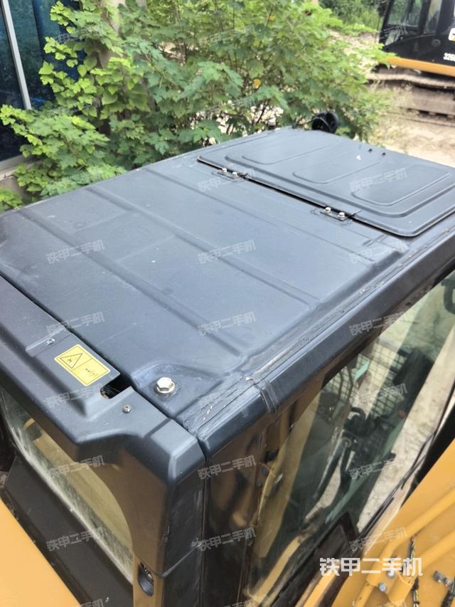 驾驶室顶部(整机外观) 驾驶室顶部(整机外观)