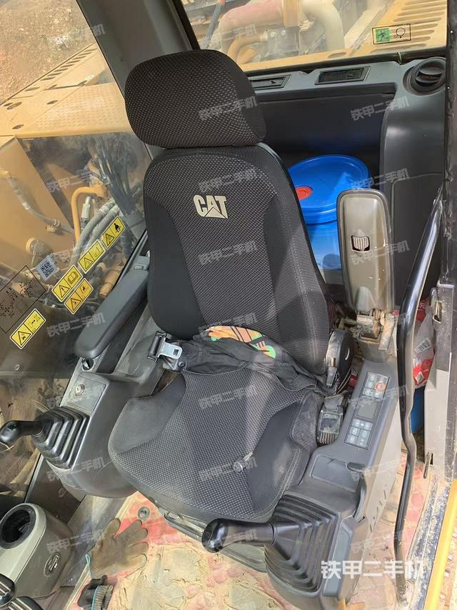 驾驶室整体(整机外观) 驾驶室整体(整机外观)