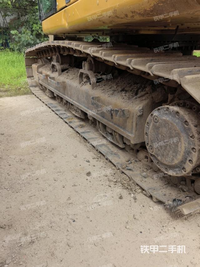 单侧履带整体(整机外观) 单侧履带整体(整机外观)