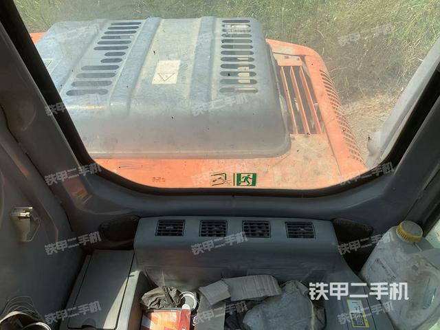 驾驶室整体(整机外观) 驾驶室整体(整机外观)