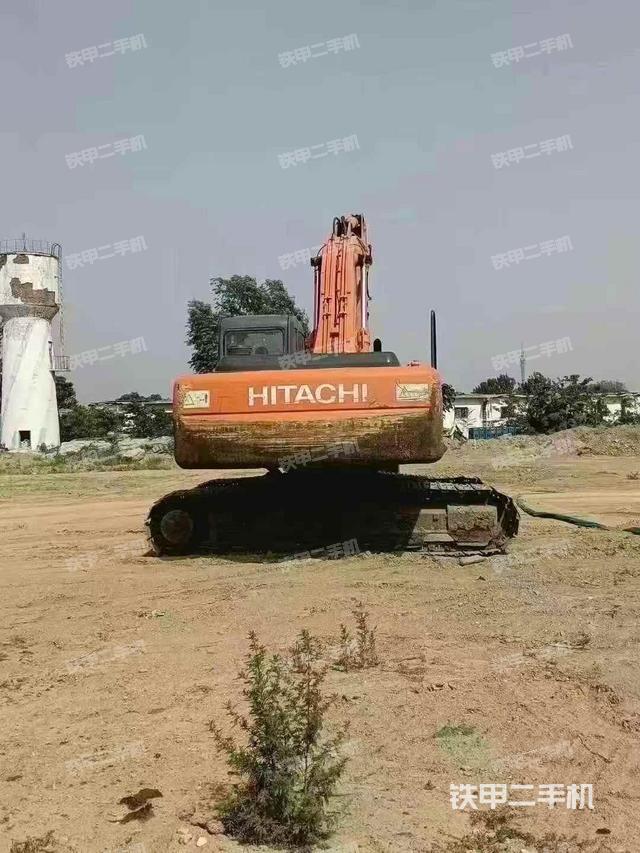 驾驶室顶部(整机外观) 驾驶室顶部(整机外观)