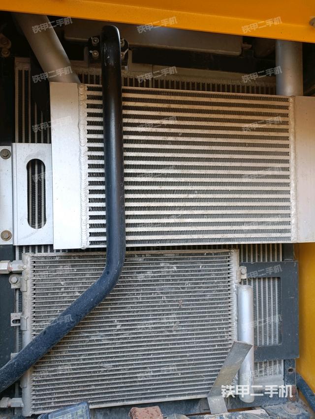 散热器正面(大件舱室) 散热器正面(大件舱室)