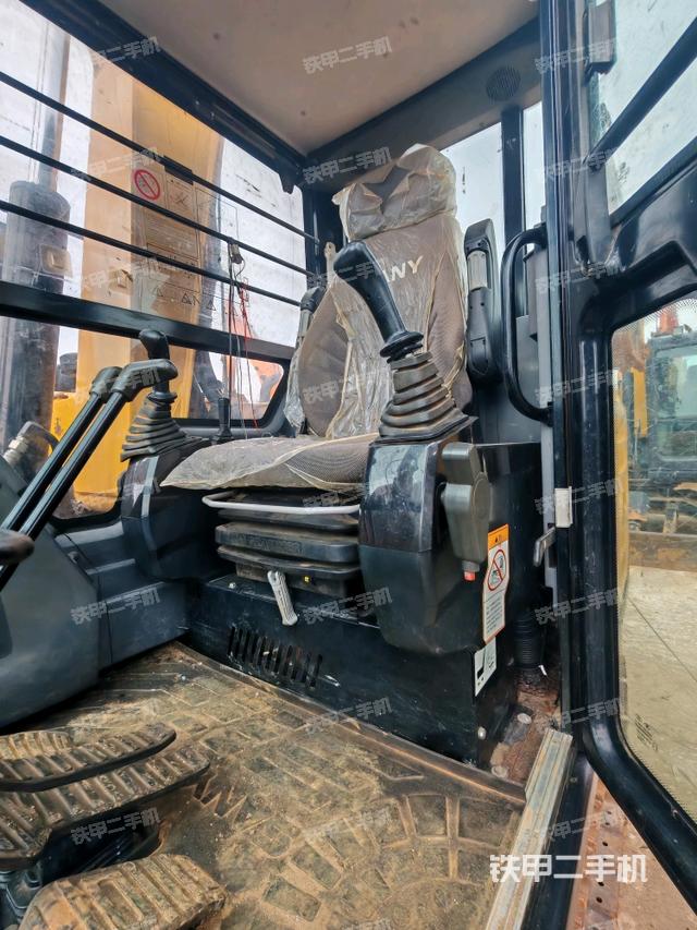 驾驶室整体（整机外观）