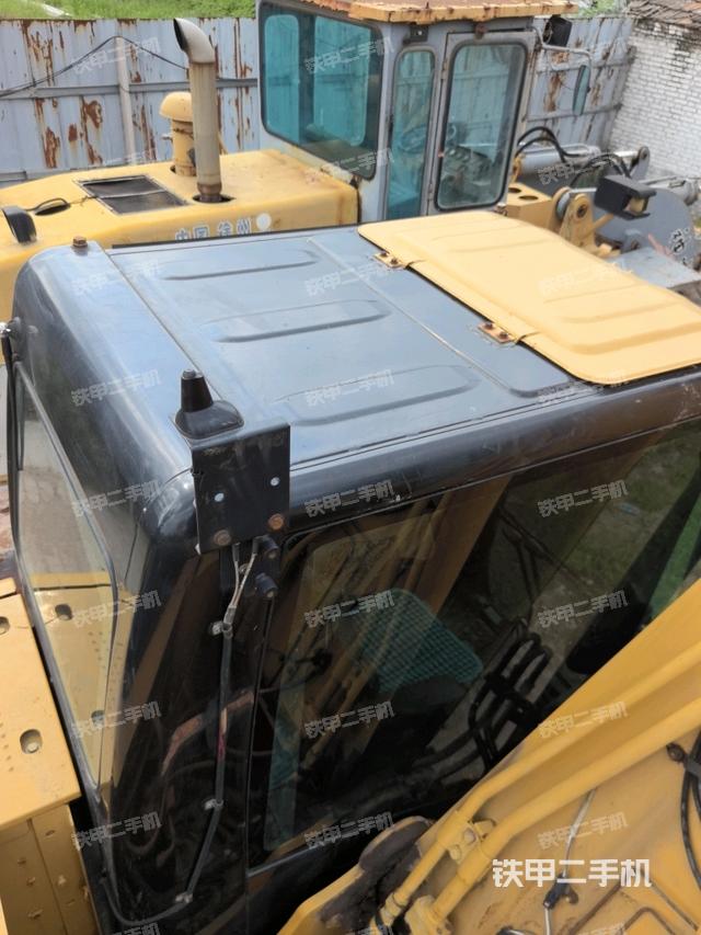 驾驶室顶部(整机外观) 驾驶室顶部(整机外观)