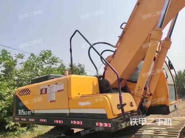 驾驶室顶部(整机外观) 驾驶室顶部(整机外观)