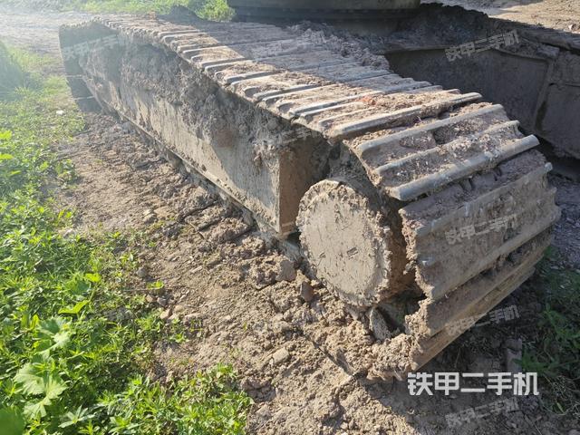 左侧履带整体 (行走机构) 左侧履带整体 (行走机构)