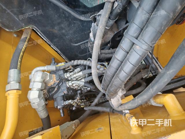 回转马达和主控阀（整机外观）