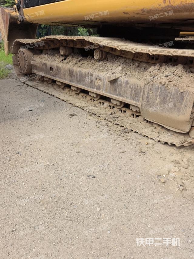 单侧履带整体(整机外观) 单侧履带整体(整机外观)