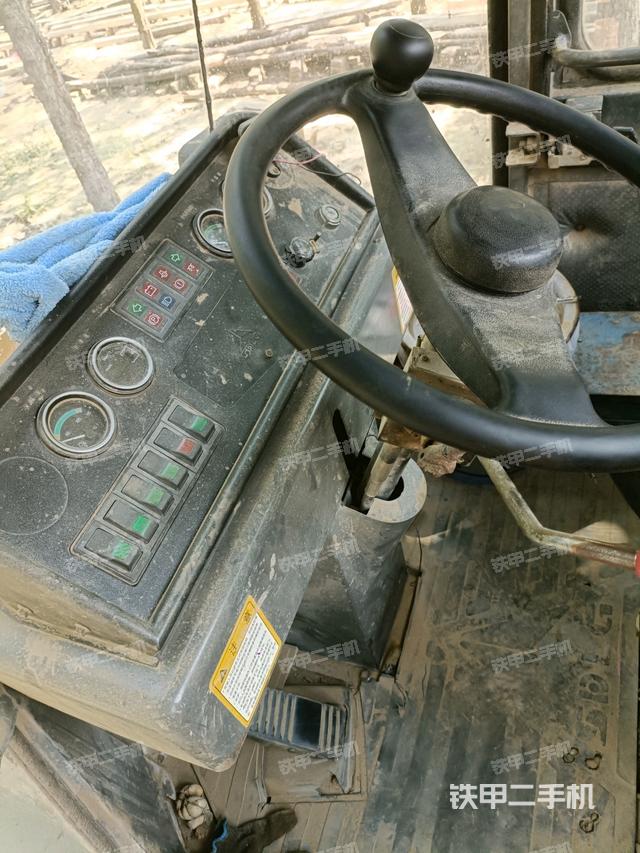 駕駛室工作臺(tái)（整機(jī)外觀及大件）