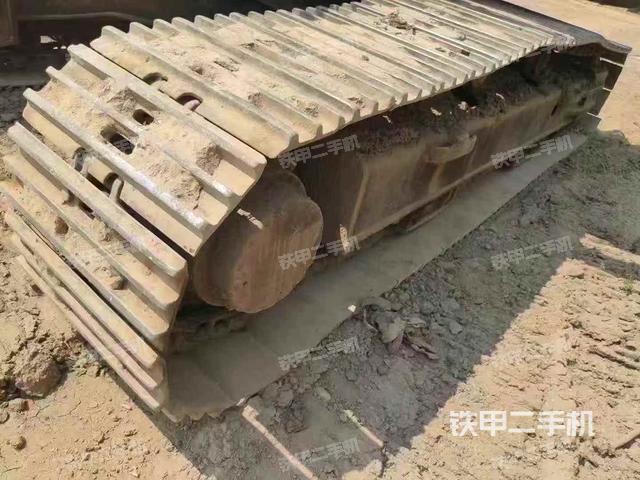 单侧履带整体(整机外观) 单侧履带整体(整机外观)