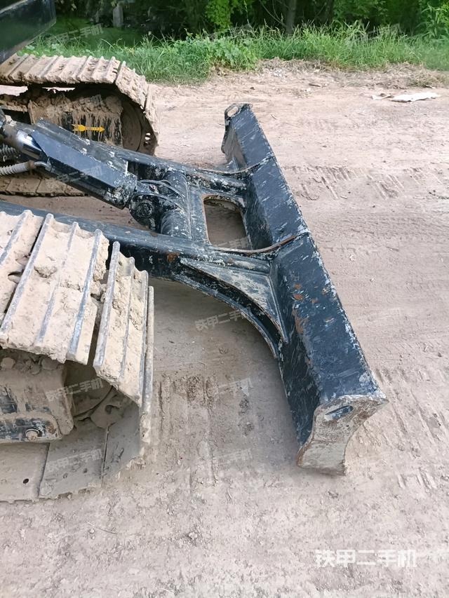 转盘和下车架正前(工作和回转装置) 转盘和下车架正前(工作和回转装置)