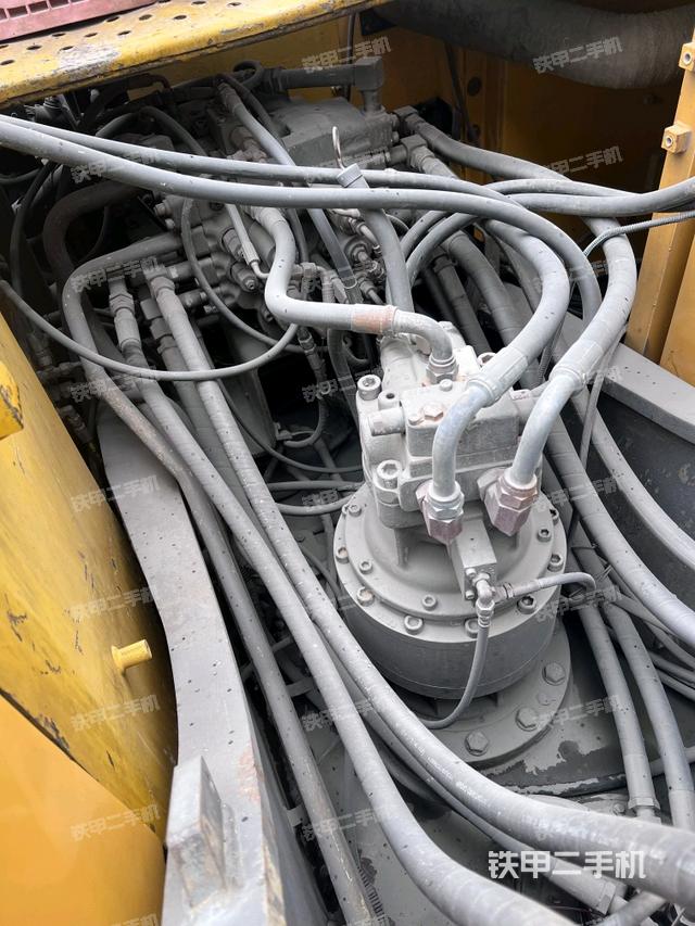 回转马达和主控阀（整机外观）