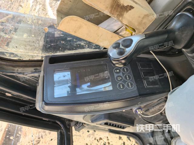 显示屏 (驾驶室部分) 显示屏 (驾驶室部分)