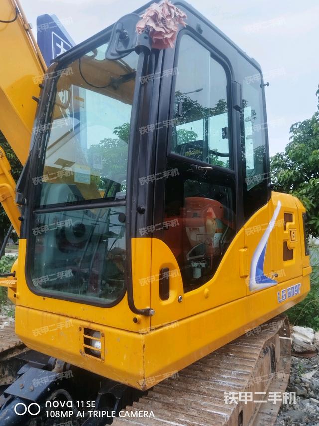 右侧玻璃角标(驾驶室部分) 右侧玻璃角标(驾驶室部分)