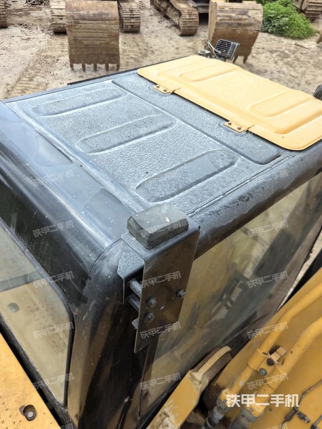 驾驶室顶部（整机外观）