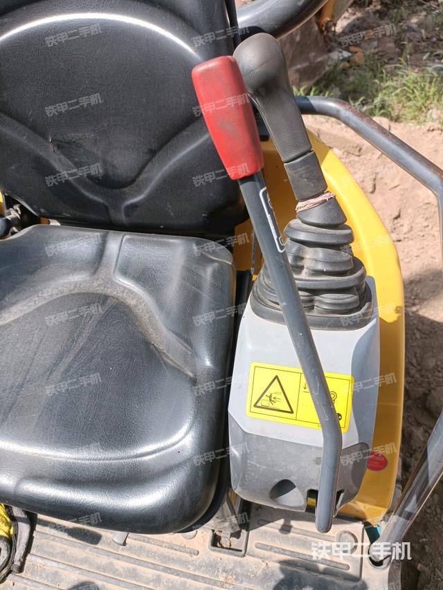 座椅左侧控制台/音响/含左手柄（驾驶室部分）