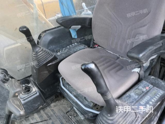 座椅右侧控制台/钥匙门/油门/含右手柄（驾驶室部分）