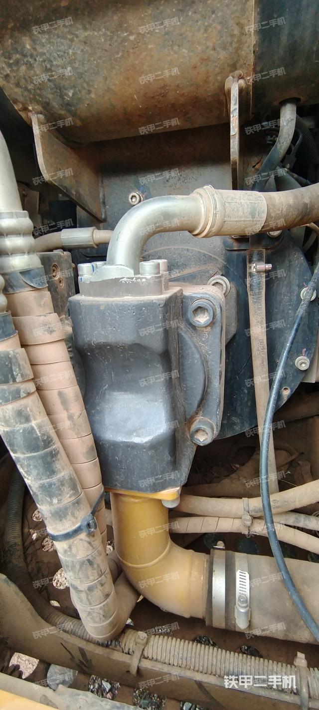 液壓泵艙室正面整體(整機外觀) 液壓泵艙室正面整體(整機外觀)