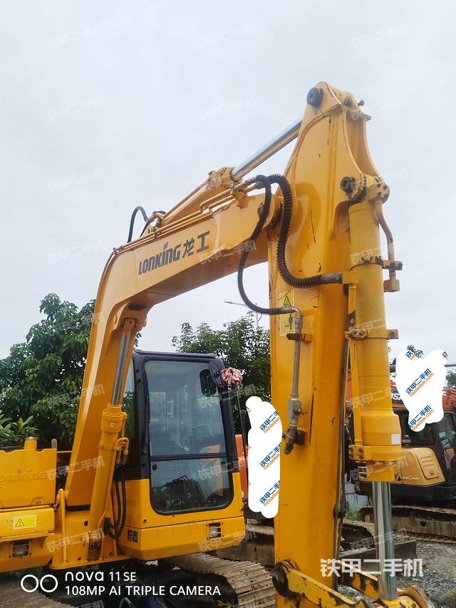 大臂整体 右侧(工作和回转装置) 大臂整体 右侧(工作和回转装置)