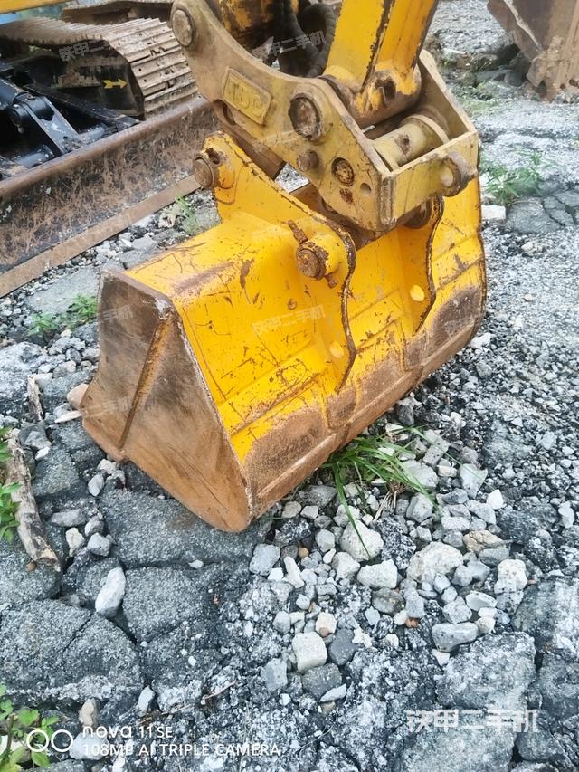 铲斗右后整体(工作和回转装置) 铲斗右后整体(工作和回转装置)