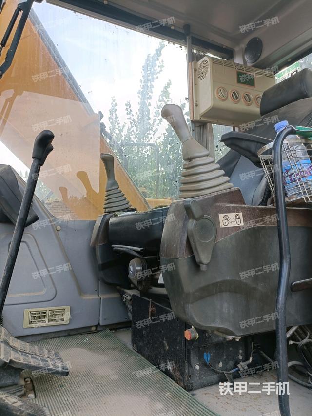 座椅后部(驾驶室部分) 座椅后部(驾驶室部分)