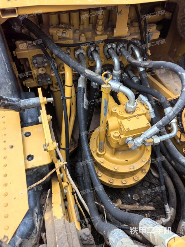 回转马达和主控阀（整机外观）