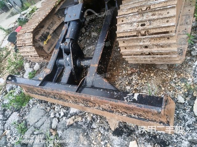 转盘和下车架正前(工作和回转装置) 转盘和下车架正前(工作和回转装置)