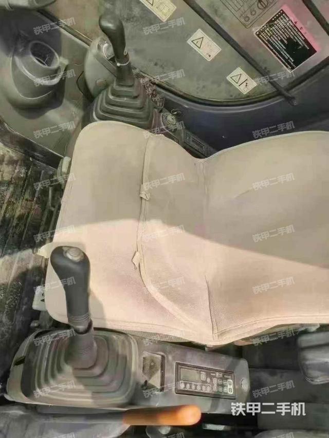 驾驶室整体(整机外观) 驾驶室整体(整机外观)