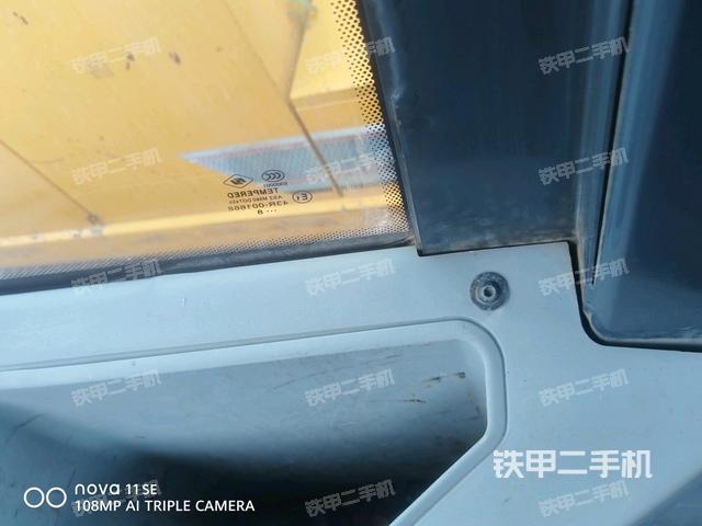 后窗玻璃角標（駕駛室部分）