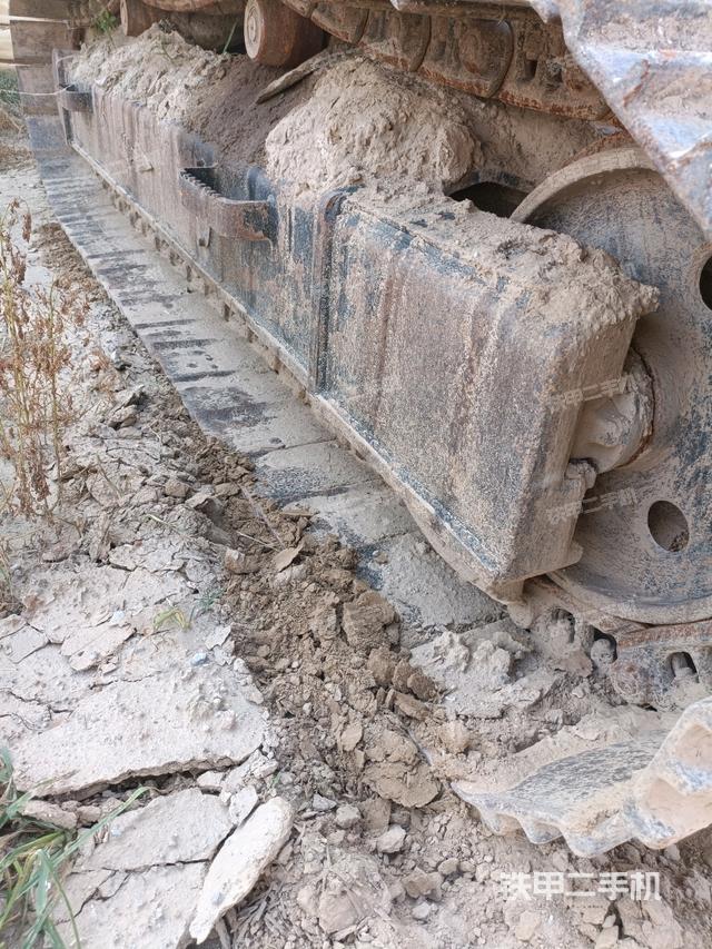 右侧履带整体(行走机构) 右侧履带整体(行走机构)