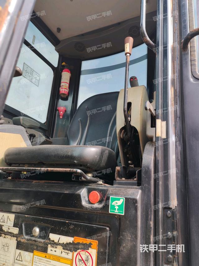 驾驶室整体（整机外观）