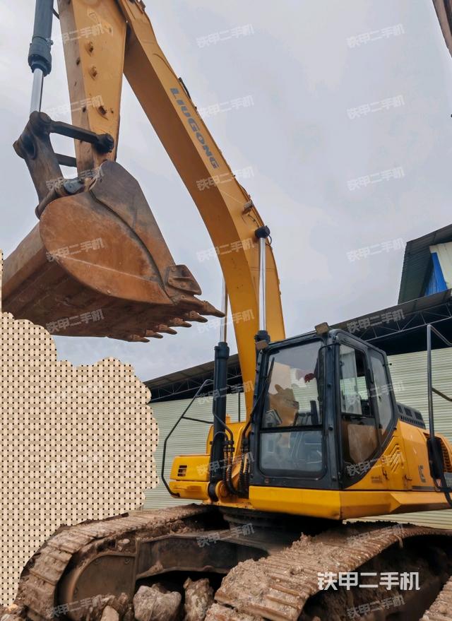 驾驶室顶部(整机外观) 驾驶室顶部(整机外观)