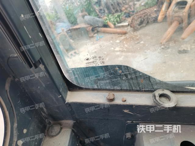 后窗玻璃角标(驾驶室部分) 后窗玻璃角标(驾驶室部分)