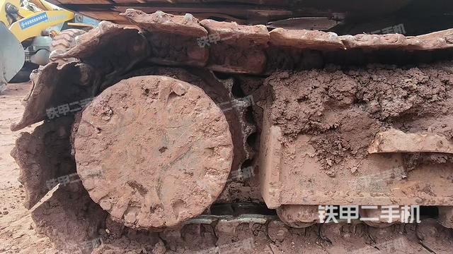 单侧履带整体(整机外观) 单侧履带整体(整机外观)