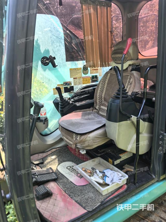 驾驶室整体（整机外观）