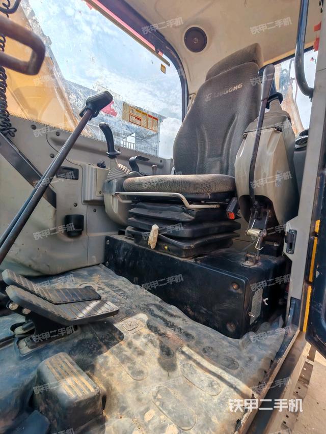 驾驶室整体（整机外观）