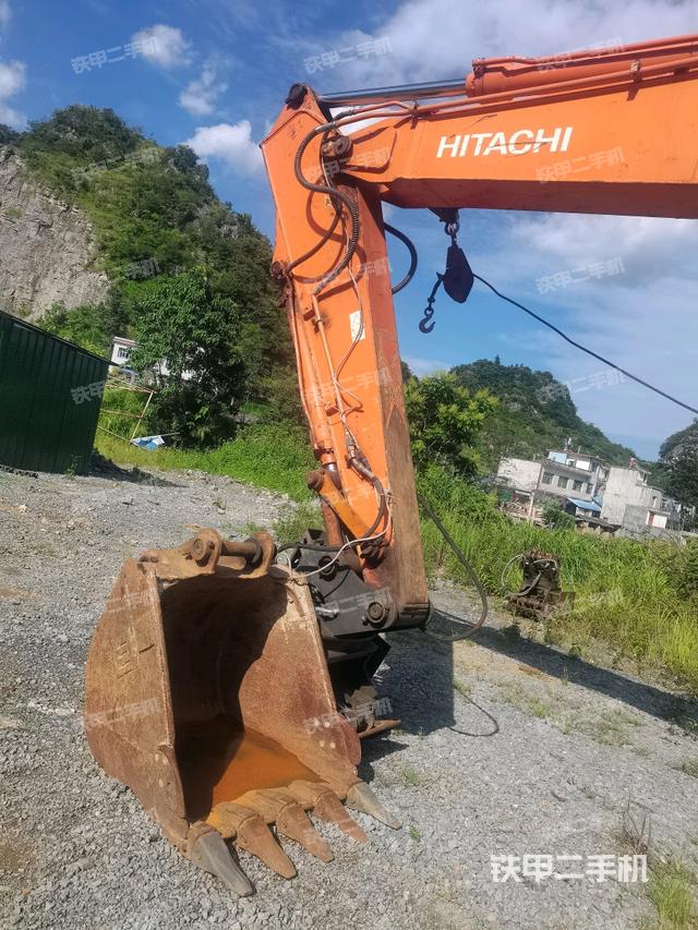 小臂整体左后(工作和回转装置) 小臂整体左后(工作和回转装置)