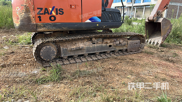 单侧履带整体(整机外观) 单侧履带整体(整机外观)