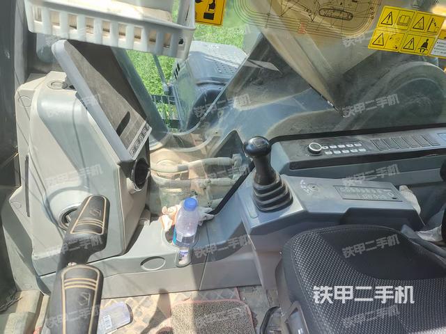 駕駛室整體(整機外觀) 駕駛室整體(整機外觀)