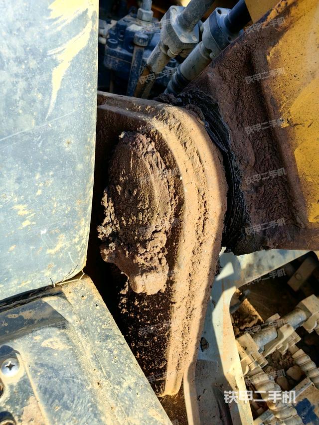 大臂根部 斜视(工作和回转装置) 大臂根部 斜视(工作和回转装置)