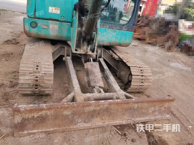 转盘和下车架正前(工作和回转装置) 转盘和下车架正前(工作和回转装置)