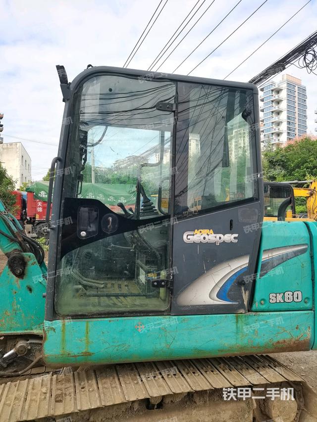 驾驶室正侧(驾驶室部分)  驾驶室正侧(驾驶室部分)