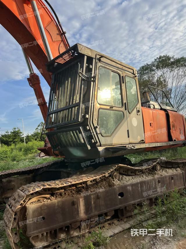 驾驶室整体(整机外观) 驾驶室整体(整机外观)