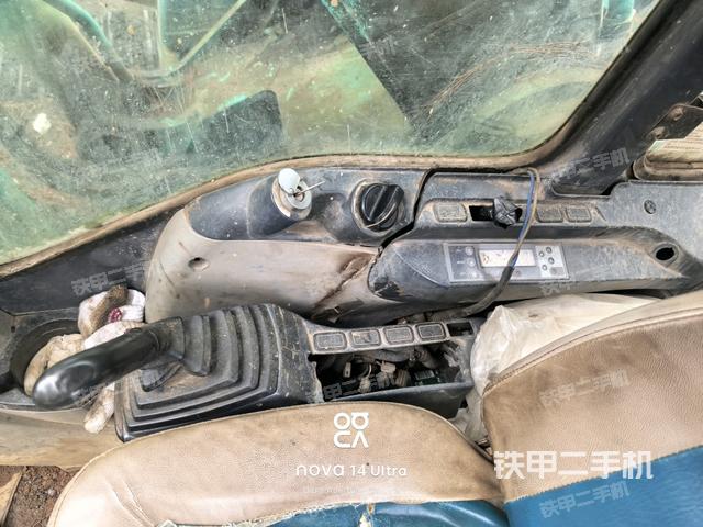 后窗玻璃角标（驾驶室部分）