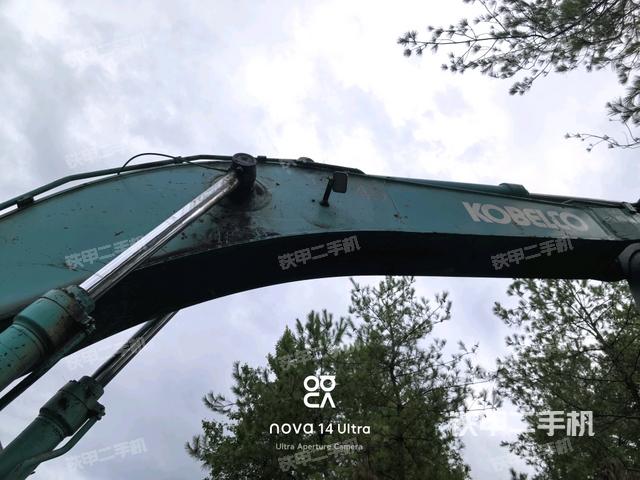 大臂油缸整体 竖拍（工作和回转装置）